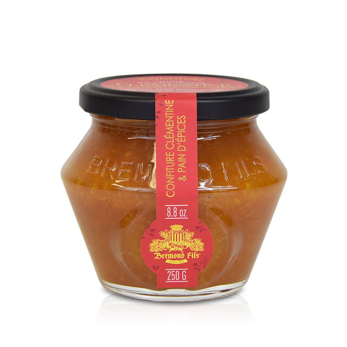 Un pot de confiture de clémentine et pain d'épices de la marque Bremond Fils. Le pot en verre de 250 g est fermé par un couvercle noir. L'étiquette indique le nom du produit et son poids en ounces (8.8 oz). Le pot a une forme arrondie et est transparent, permettant de voir la confiture à l'intérieur.