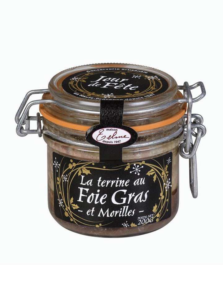 Terrine au Foie Gras et Morilles de la Maison Telme, présentée dans un pot en verre avec une élégante étiquette noire ornée de motifs festifs dorés. La mention "Jour de Fête" évoque le raffinement de cette spécialité artisanale, idéale pour les occasions spéciales, mariant la richesse du foie gras aux arômes subtils des morilles.